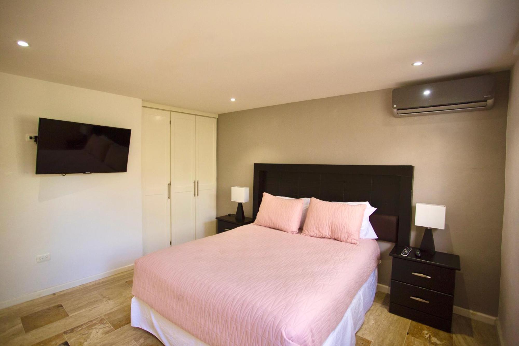 Cozy Loft With Pool, One Block From The Beach! Канкун Экстерьер фото