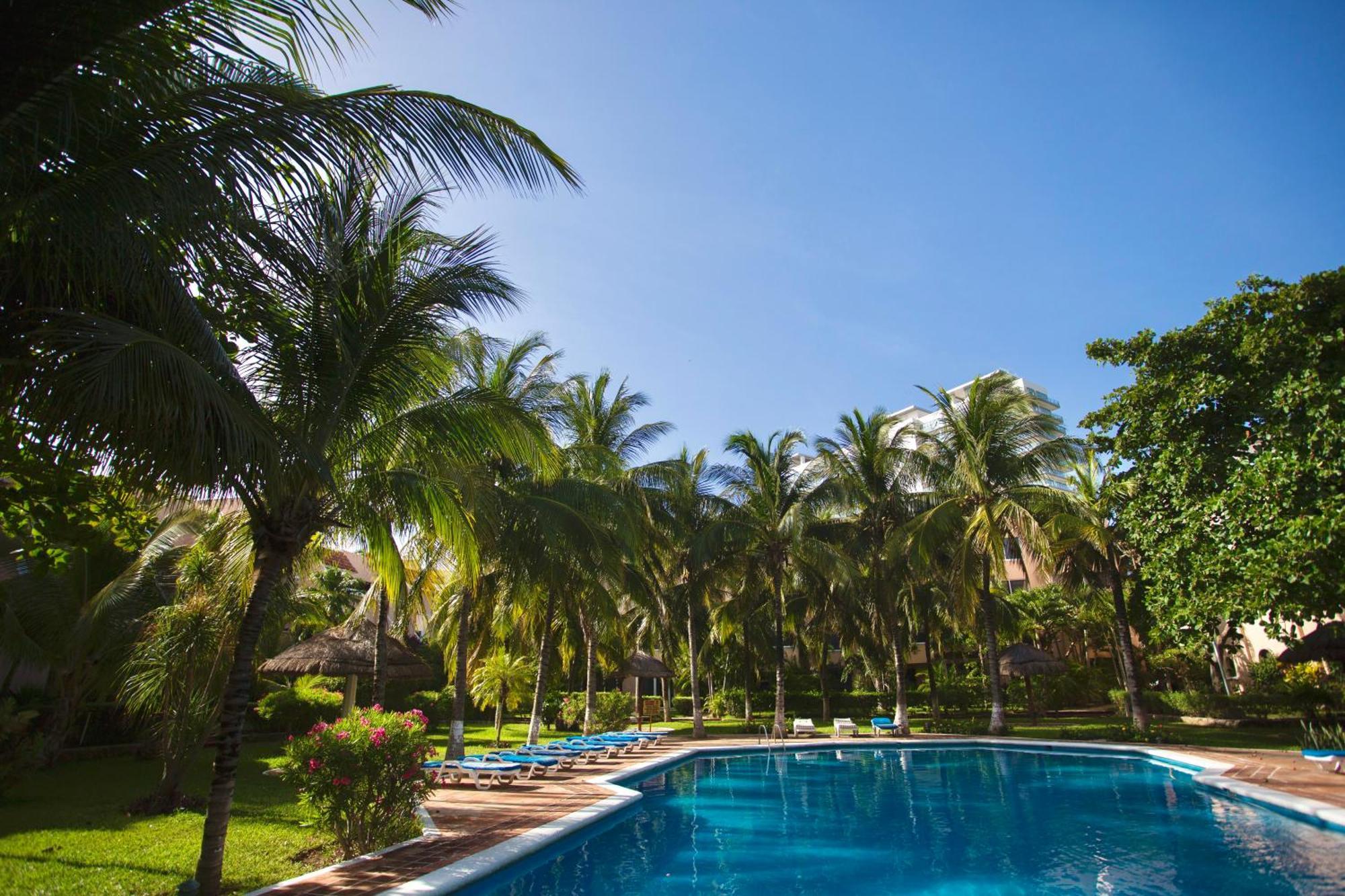 Cozy Loft With Pool, One Block From The Beach! Канкун Экстерьер фото